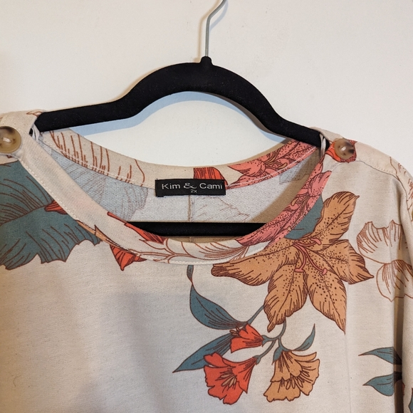 Floral Top - Picture 3 of 4